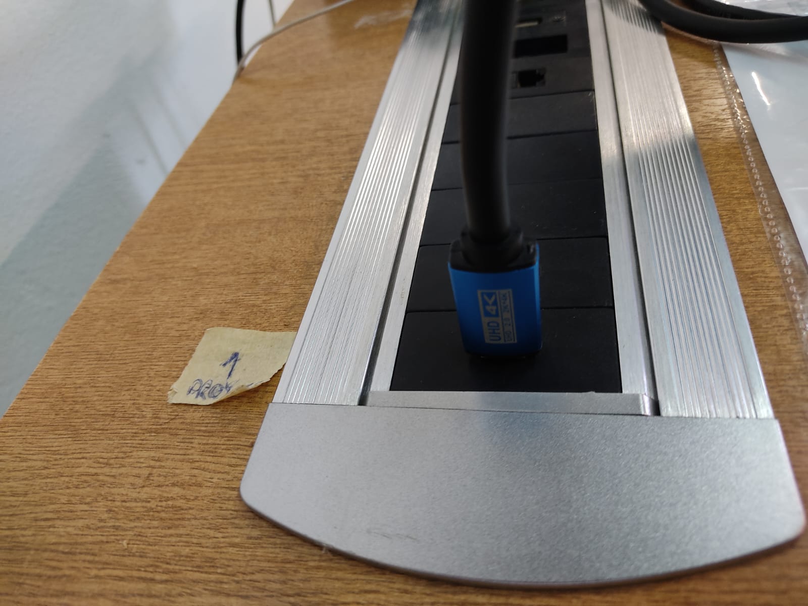 panel-hdmi-106b.jpeg panel-hdmi-106b.jpeg